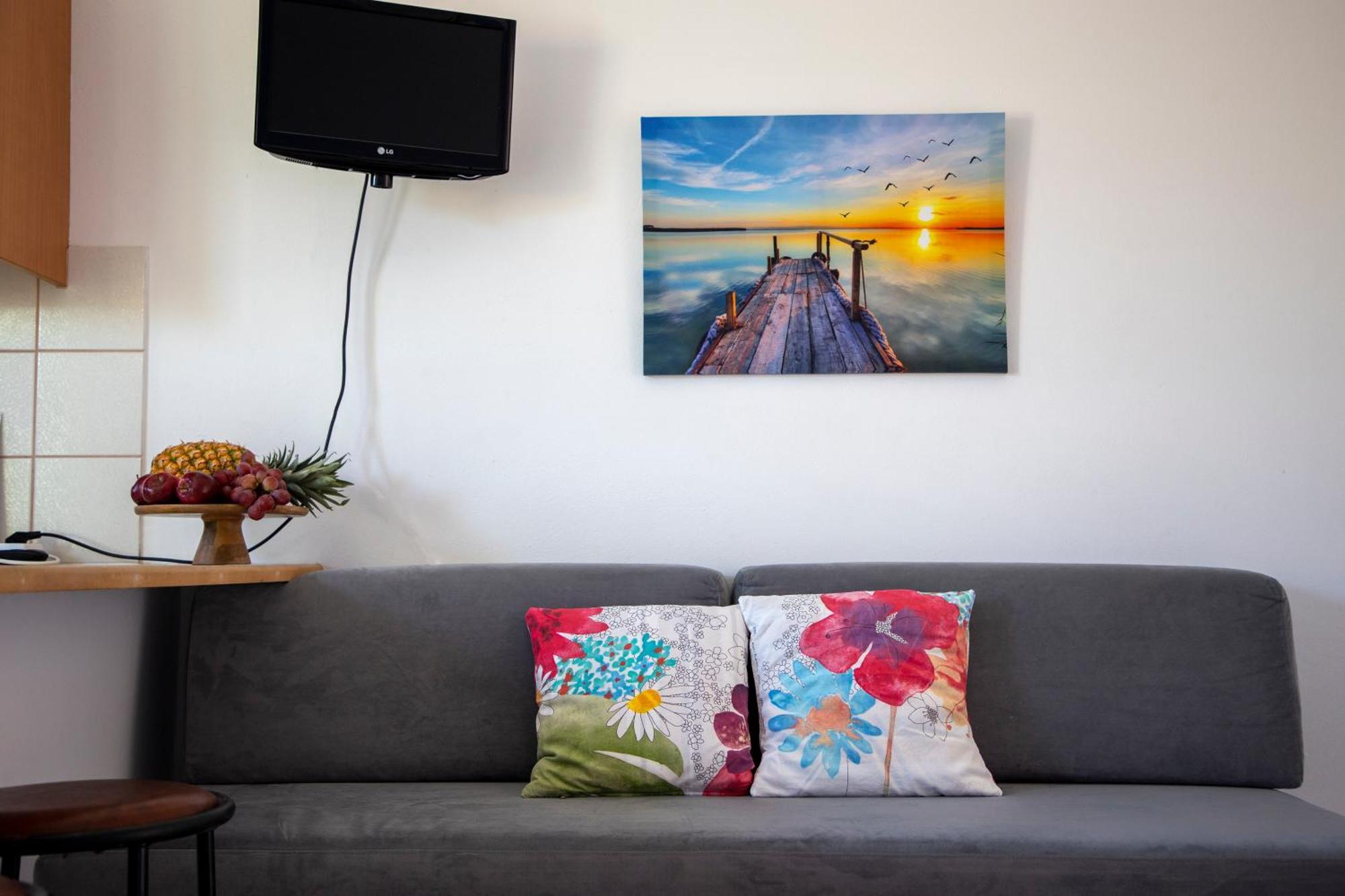 Stefanie Studios Aegina Esterno foto
