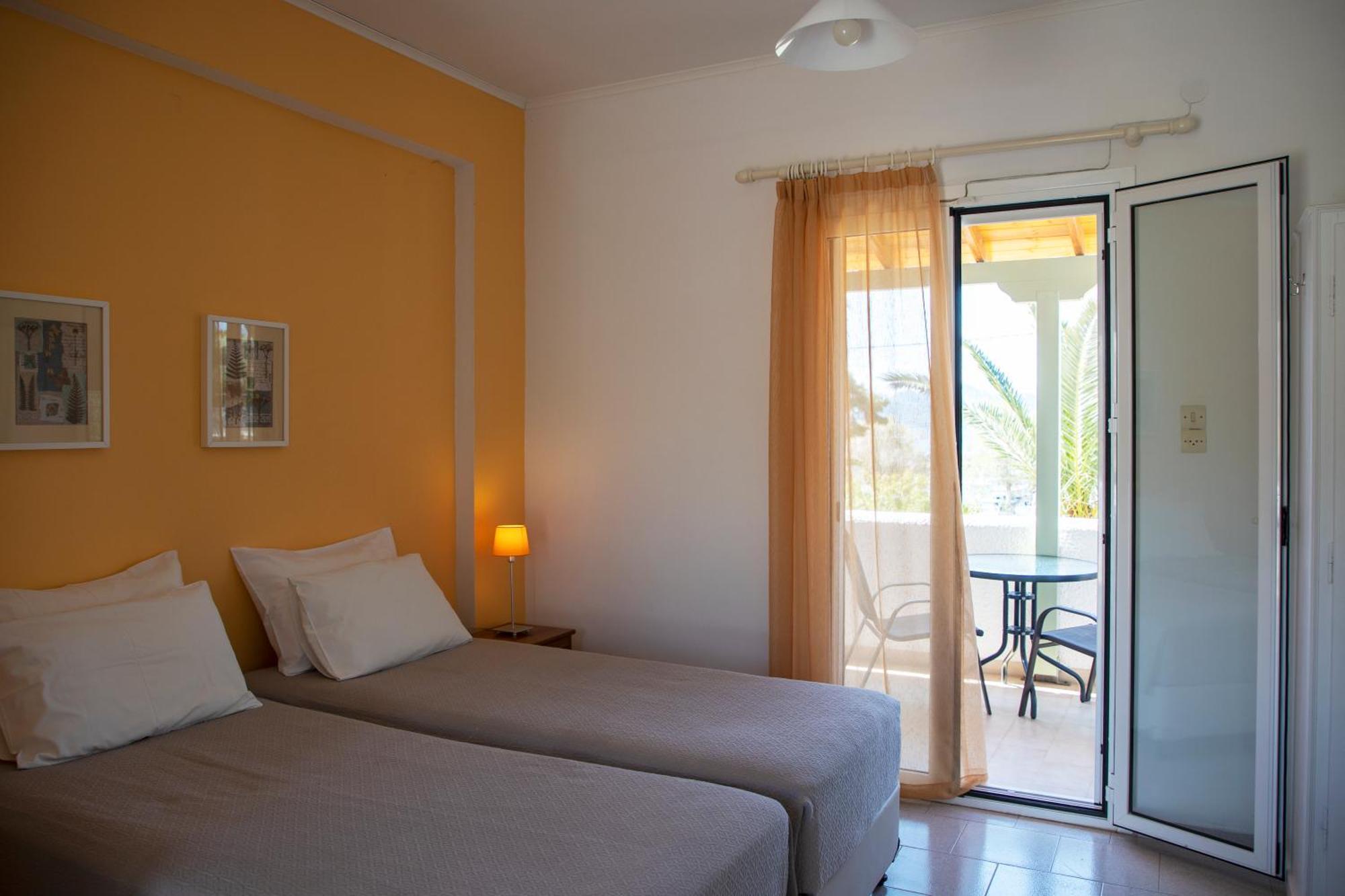 Stefanie Studios Aegina Esterno foto
